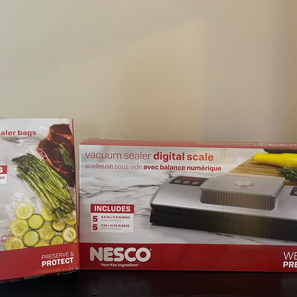 BRAND NEW! Food Sealer & Scale with bags!
